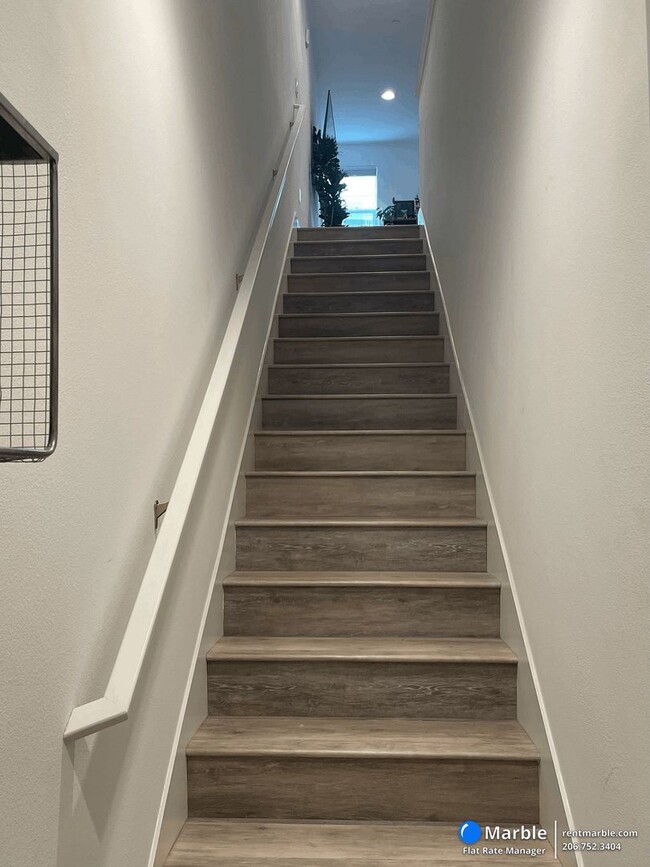 Building Photo - Modern 2-Bedroom, 2.5-Bath Townhome in Oakland