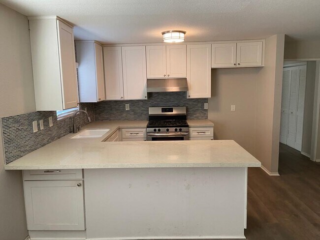 KITCHEN - 125 N Cabrillo Ave