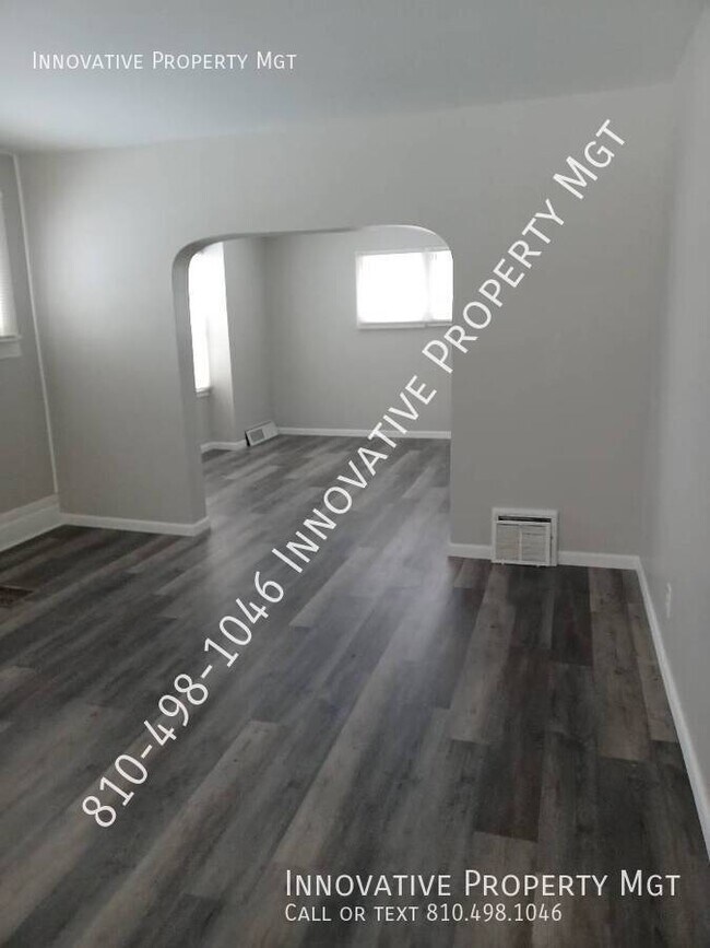 Building Photo - 842 E 9th St