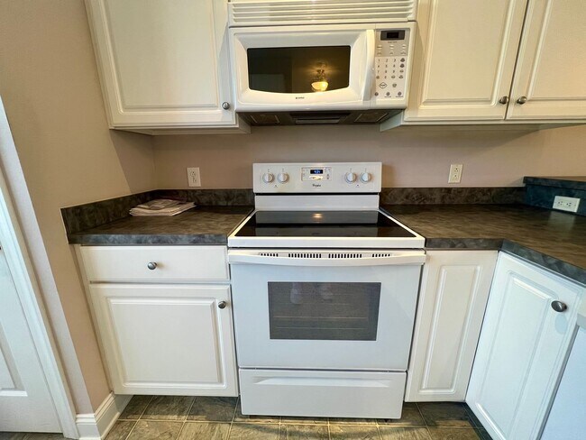 Building Photo - 2 Bedroom Townhouse in Campbell County