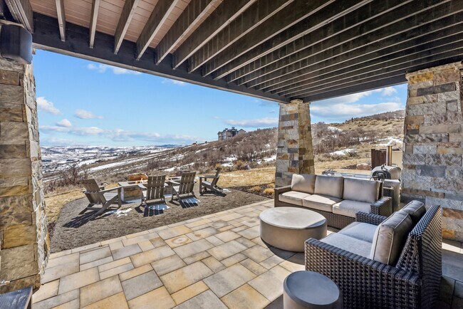 Building Photo - 3450 Ridgeway Dr