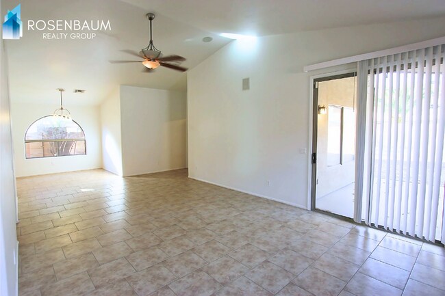 Building Photo - Charming 3-beds, 2-baths home in Wigwam Creek of Litchfield Park!