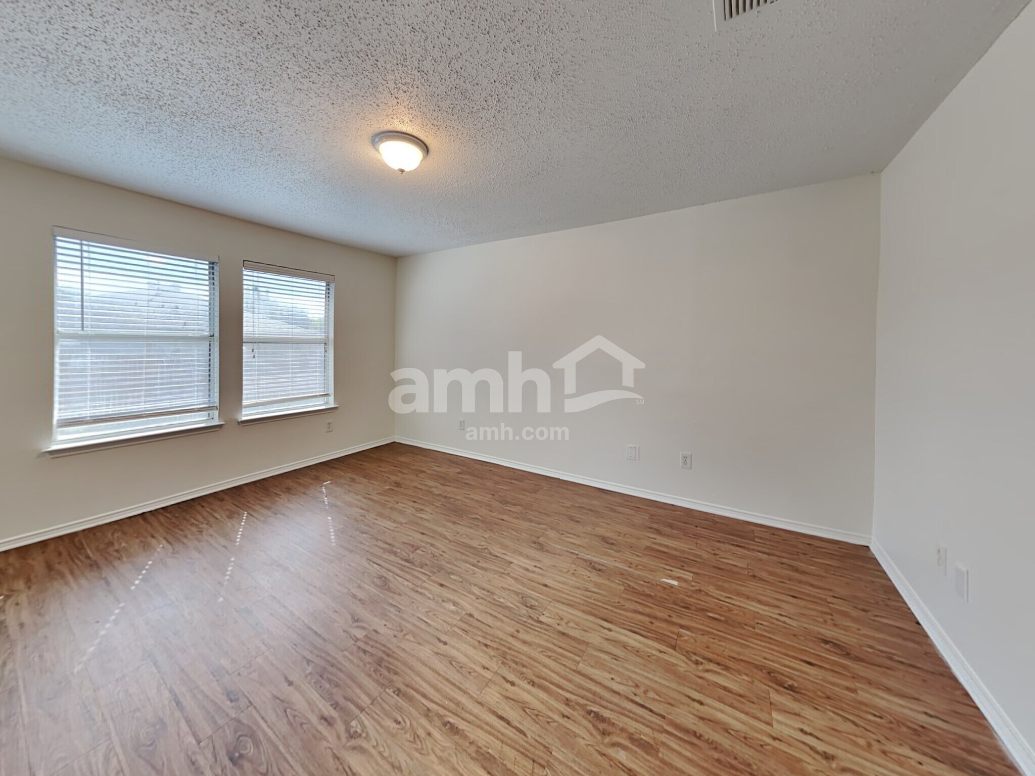 Building Photo - 1020 Chelsea Ln