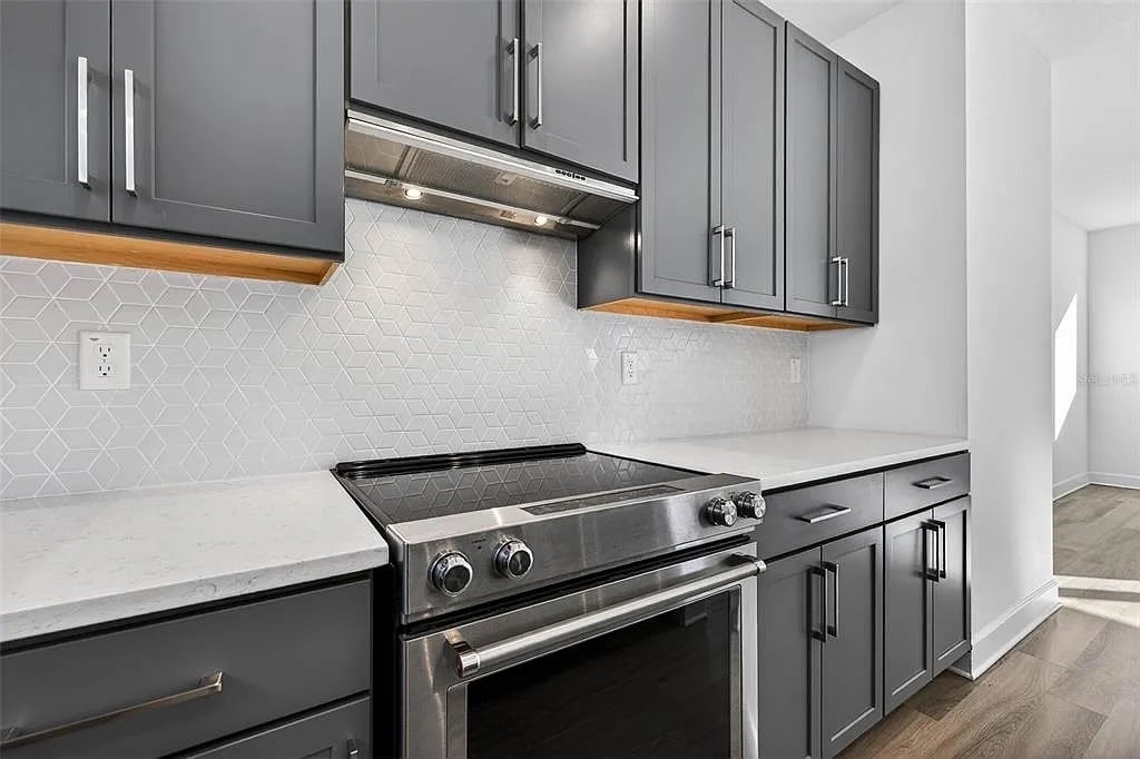 Building Photo - 104 26th St N