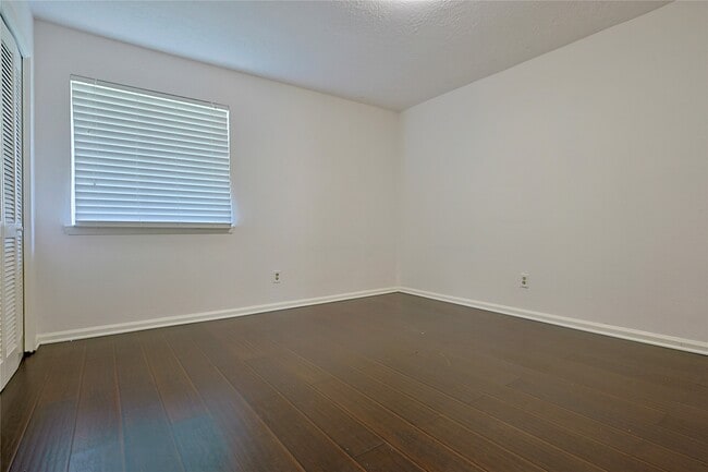 Building Photo - 9910 Kent Towne Ln