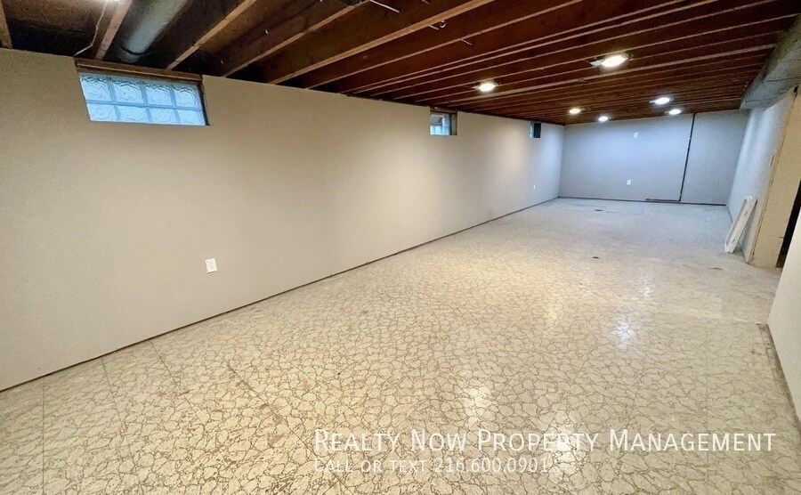 Building Photo - 5283 E 133rd St