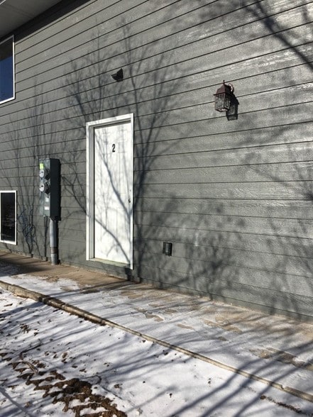 Building Photo - 728 Haines Ave