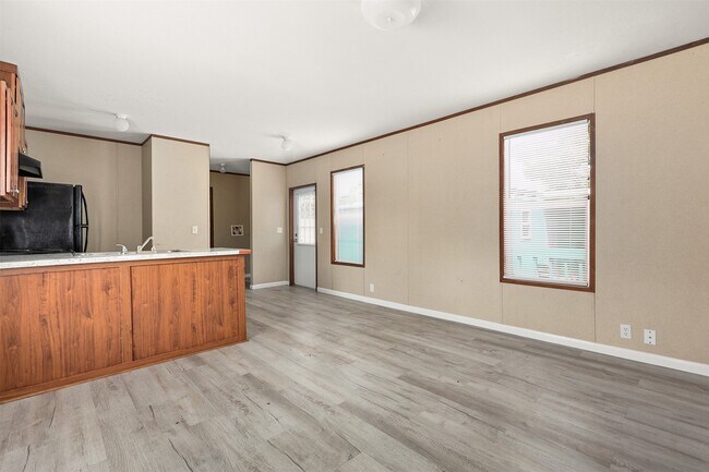 Building Photo - 4805 41st St E