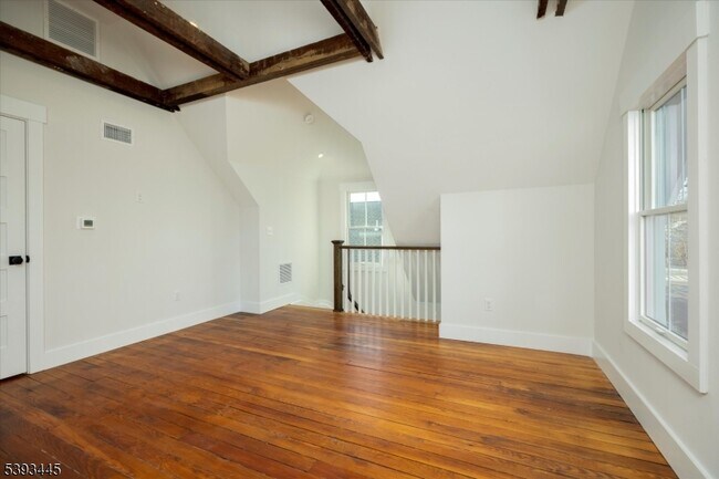 Building Photo - 59 Chestnut St