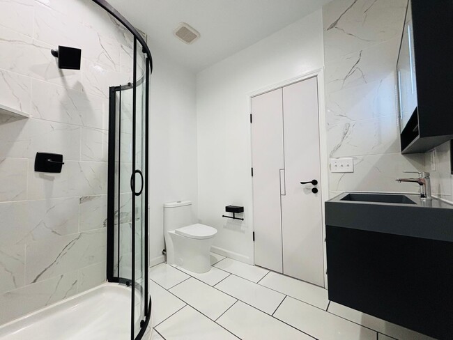 Building Photo - * RE RENTAL Available 4/30/26 * 1 Bedroom 1 Bath Apartment *Newly Renovated Summer 2023*