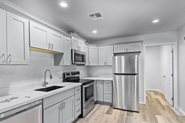 Building Photo - 6417 S 10th St