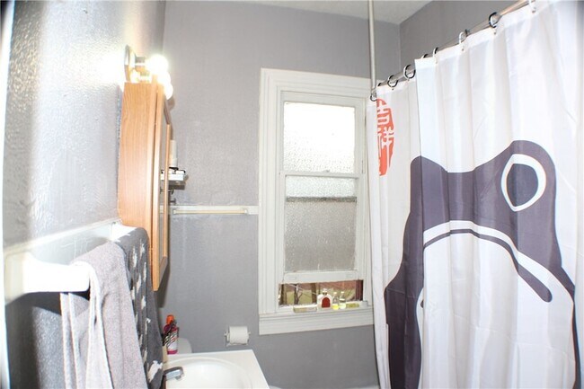 Building Photo - 708 S Negley Ave