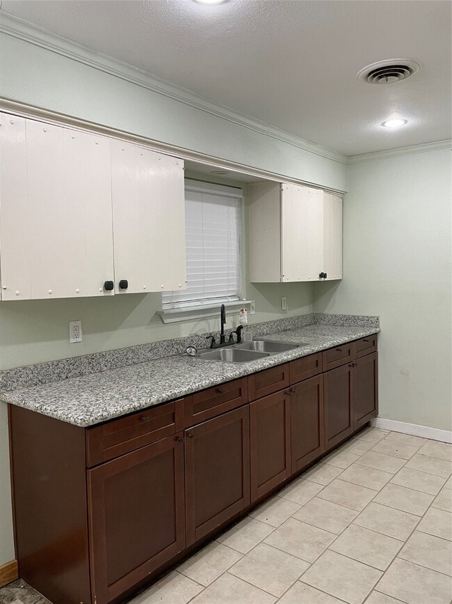 Building Photo - 322 Wisteria St