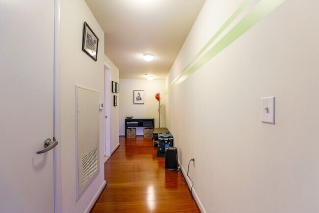 Building Photo - 355 I St SW