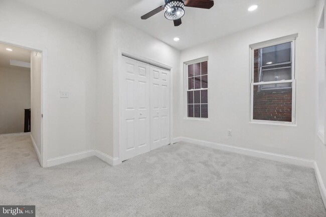 Building Photo - 3041 Belmont Ave