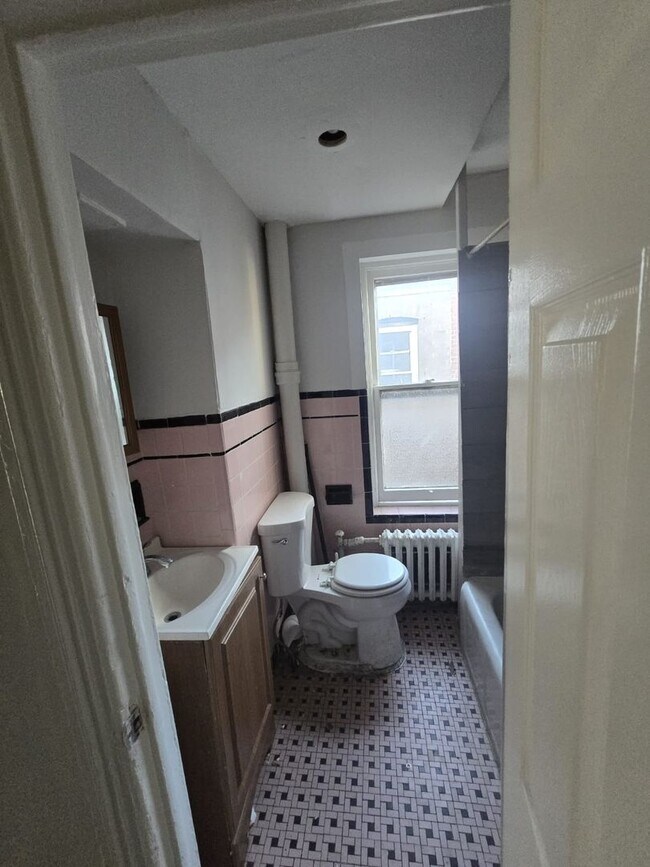 Building Photo - 52 Hudson St