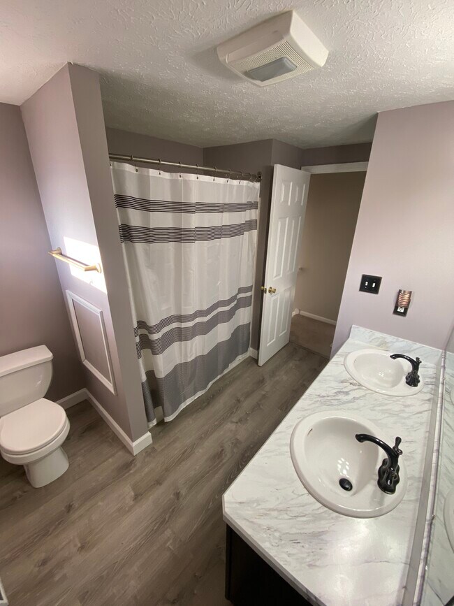 MASTER BATHROOM - 749 Howell St
