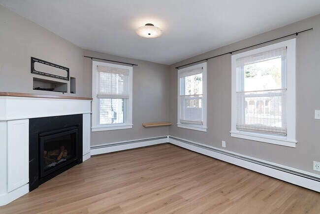 Building Photo - 40 Mechanic St