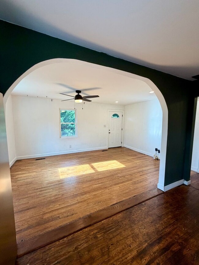 Building Photo - Charming 3-Bedroom Home with Updated Kitch...