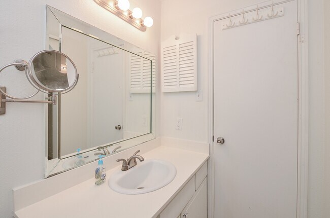 Building Photo - 854 Wax Myrtle Ln