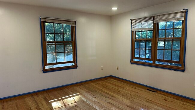 Building Photo - 40 Emilissa Ln
