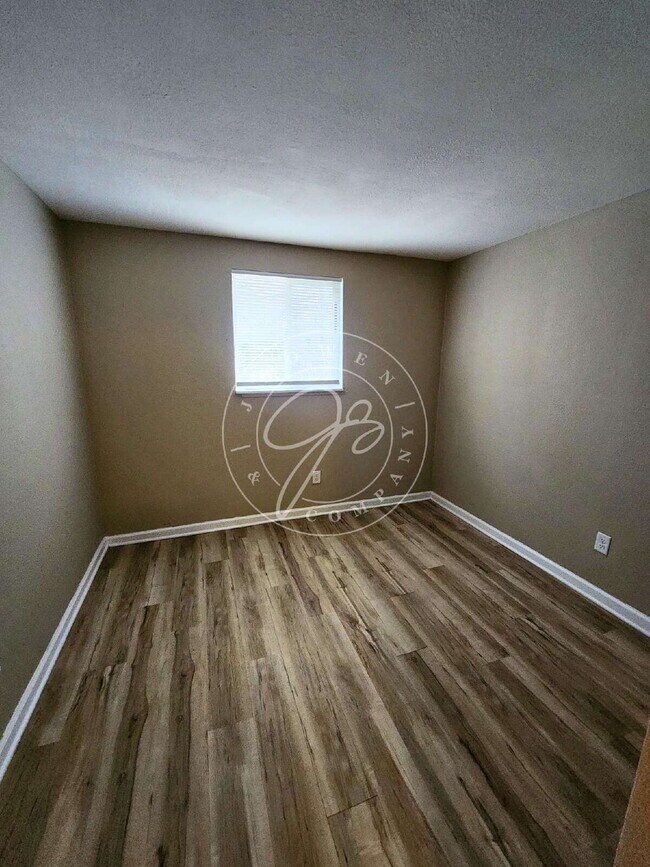 Building Photo - Already section 8 approved and ready for move in!