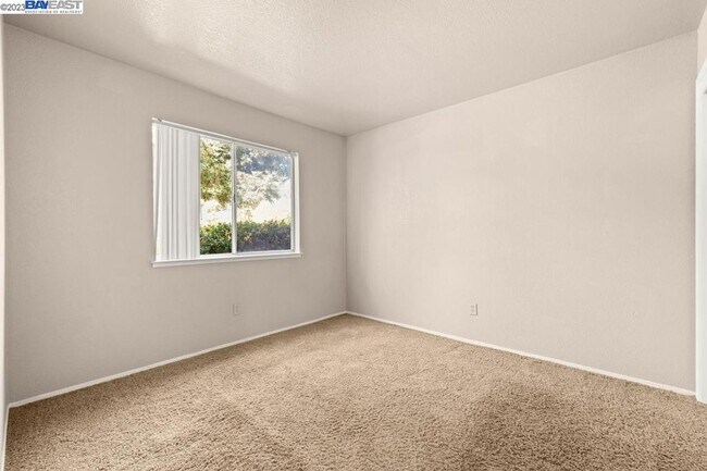 Building Photo - 9101 Newhall Dr