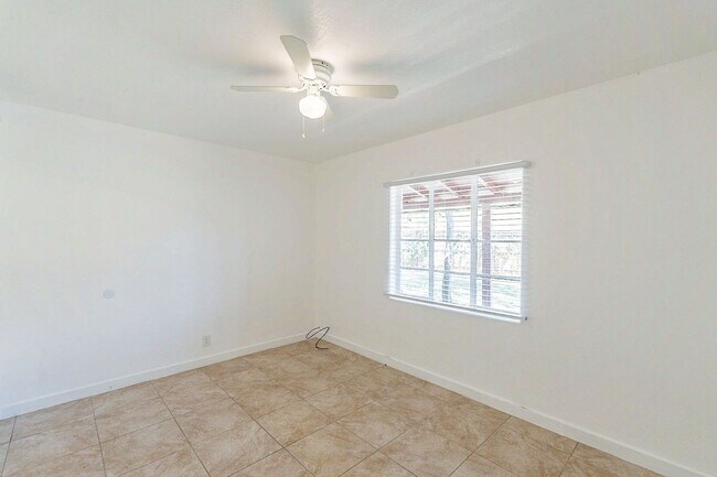 Building Photo - 928 W McDowell Rd