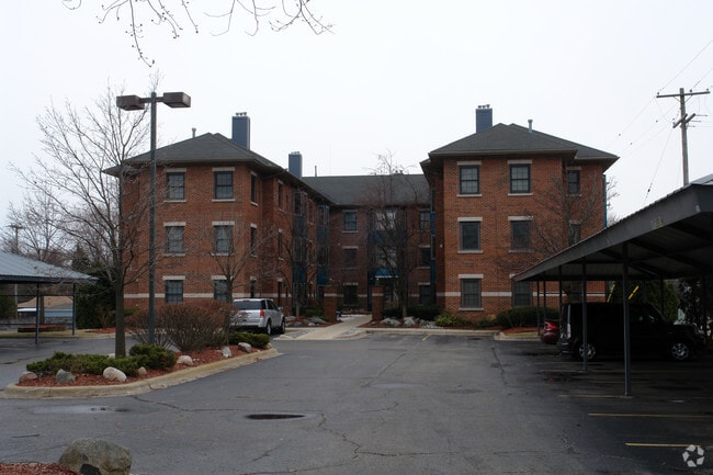 Building Photo - Charlestowne