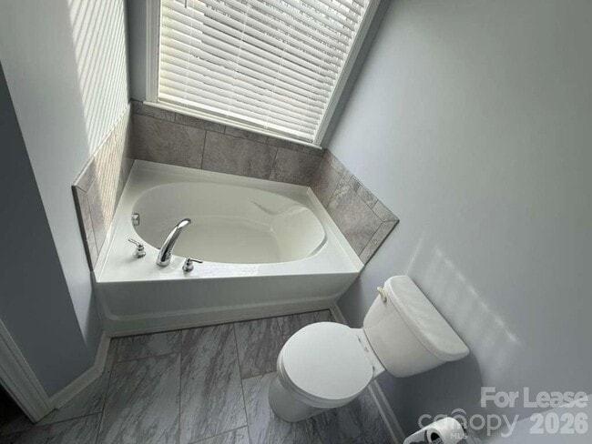 Building Photo - 2035 Beacon Ave