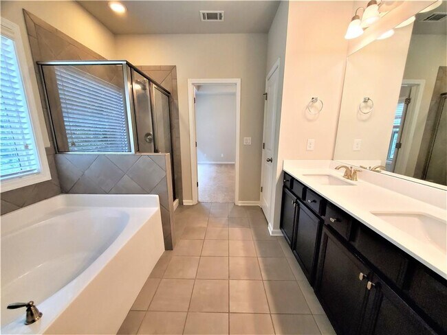 Building Photo - 2465 Matlin Way
