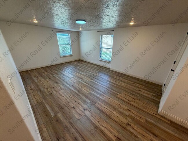 Building Photo - Modern meets classic!  3 bed 2 bath home for rent!
