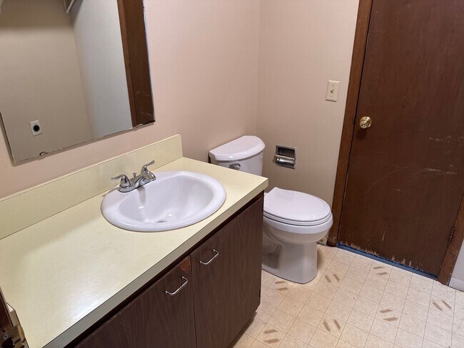 Building Photo - 409 E Downing St