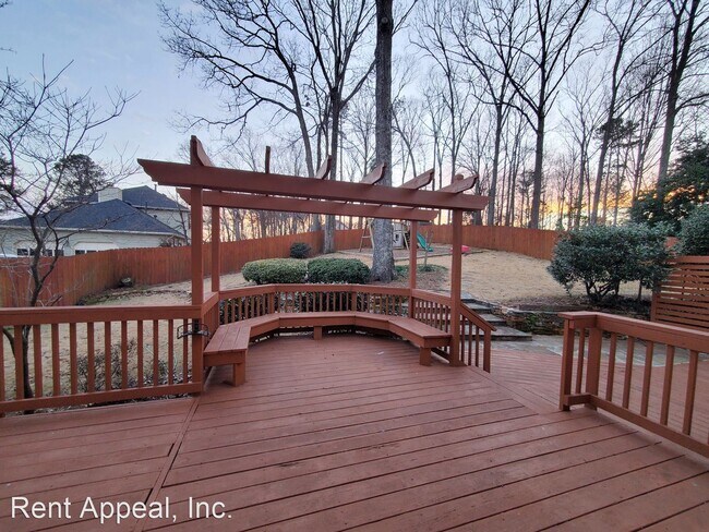 Building Photo - 4 br, 2.5 bath House - 2675 Shadow Pine Dr