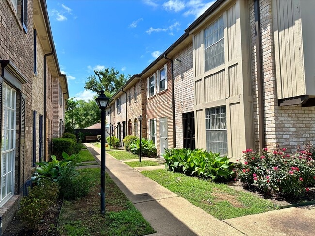 Building Photo - 1715 Moritz Dr