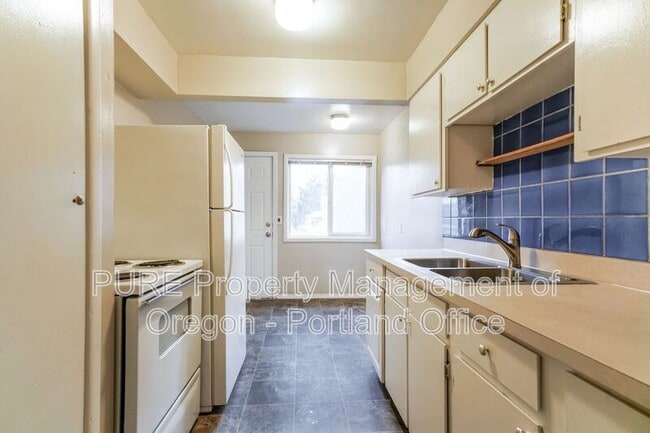 Building Photo - 7008 N Amherst St