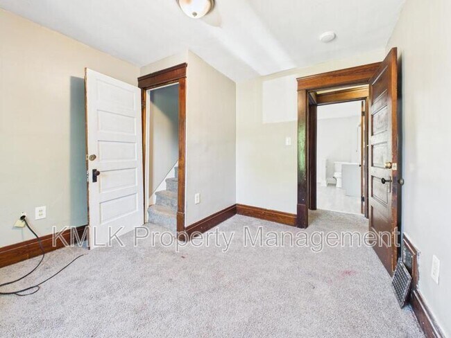 Building Photo - 701 Kling St