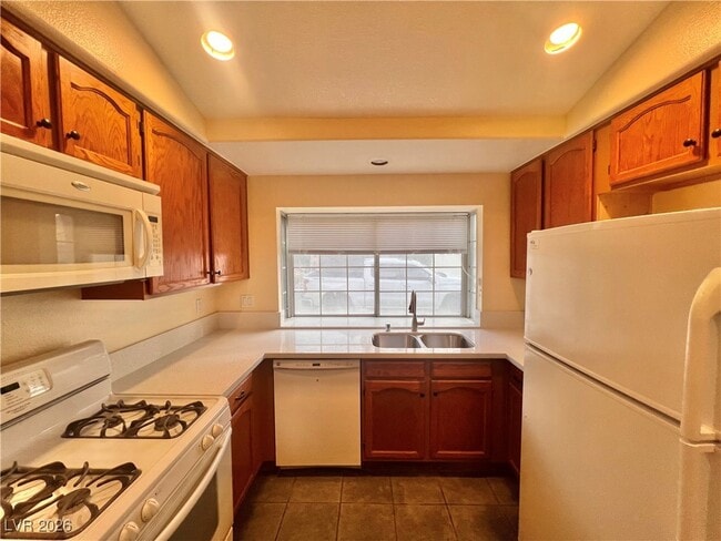 Building Photo - 5017 St Annes Dr