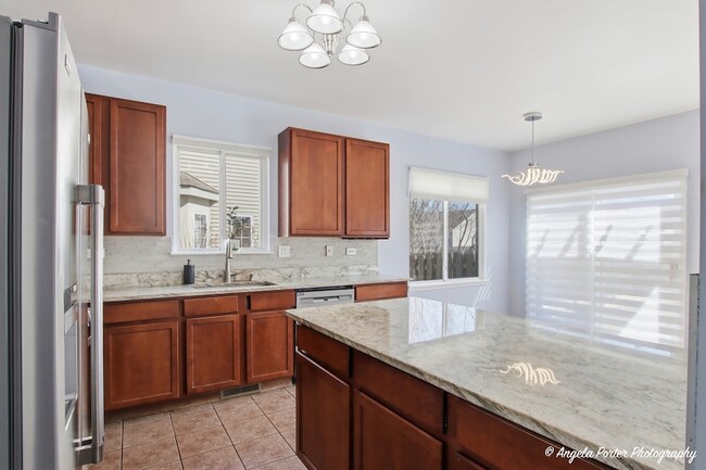 Building Photo - 749 S Parkside Dr