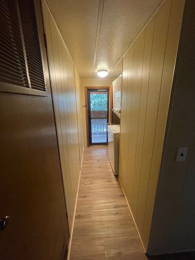 Building Photo - South Cle Elum Residence