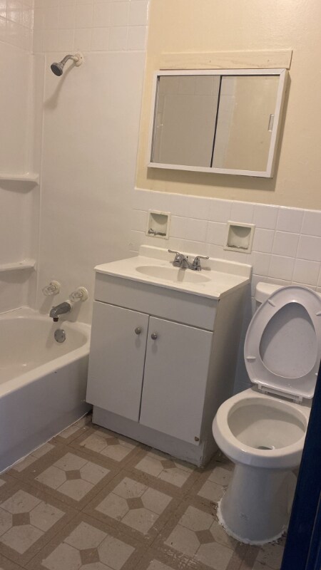 Building Photo - 480 W 16th St