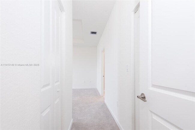 Building Photo - 2636 SE 8th Ct