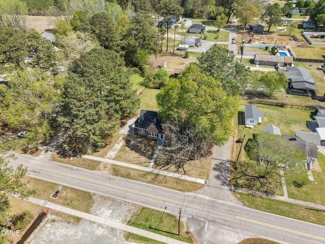 Building Photo - 302 W Main St