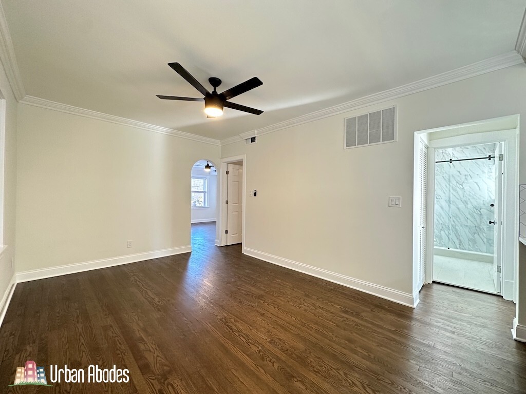 Building Photo - 3045 W Addison St