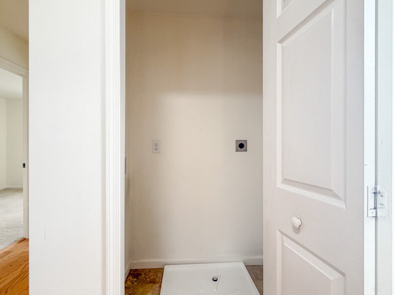 Building Photo - 900 Cadwell Ln