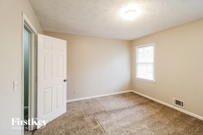 Building Photo - 5266 Ridge Forest Dr