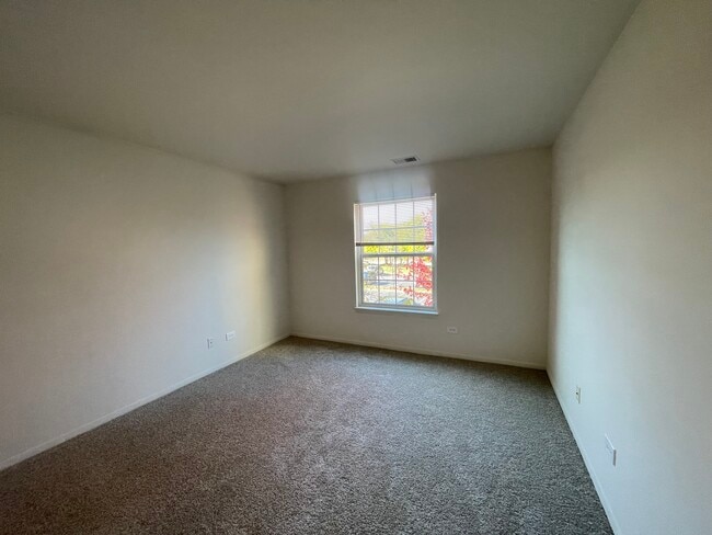 Building Photo - 107 Bent Tree Ln