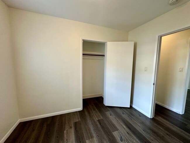 Building Photo - Available Now--3 bedroom 1 bath apartment walking distance to USD campus