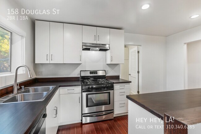 Building Photo - 158 Douglas St