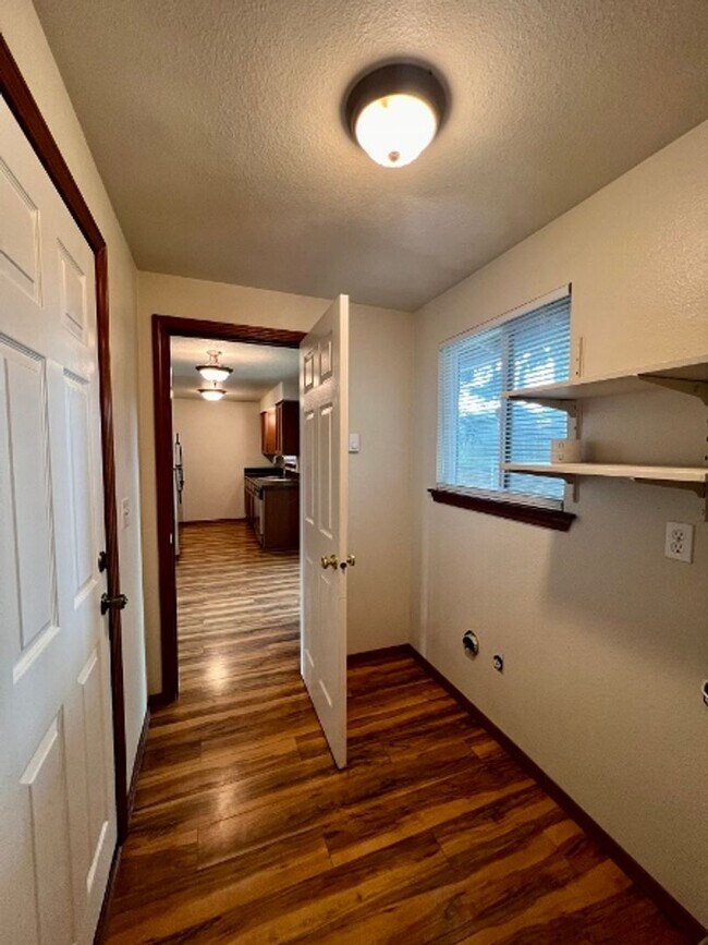 Building Photo - W/S/G Included! Pet Friendly 2 BD